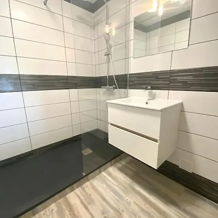 Apt Cozy Refait A Neuf A 5Min Du Centre Ville Saint-Hilaire-du-Harcouet Exterior photo